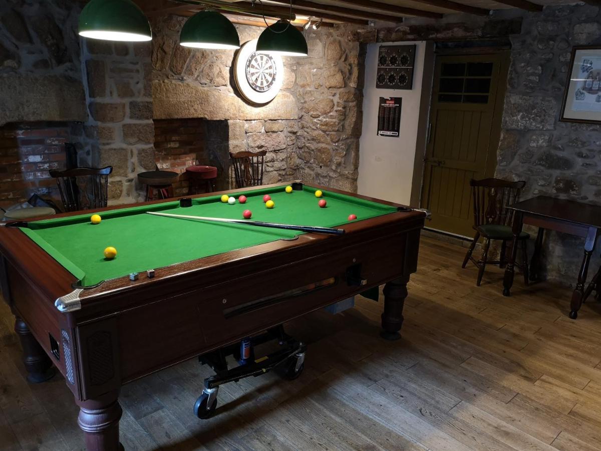 The Commercial Hotel Tarland Екстериор снимка