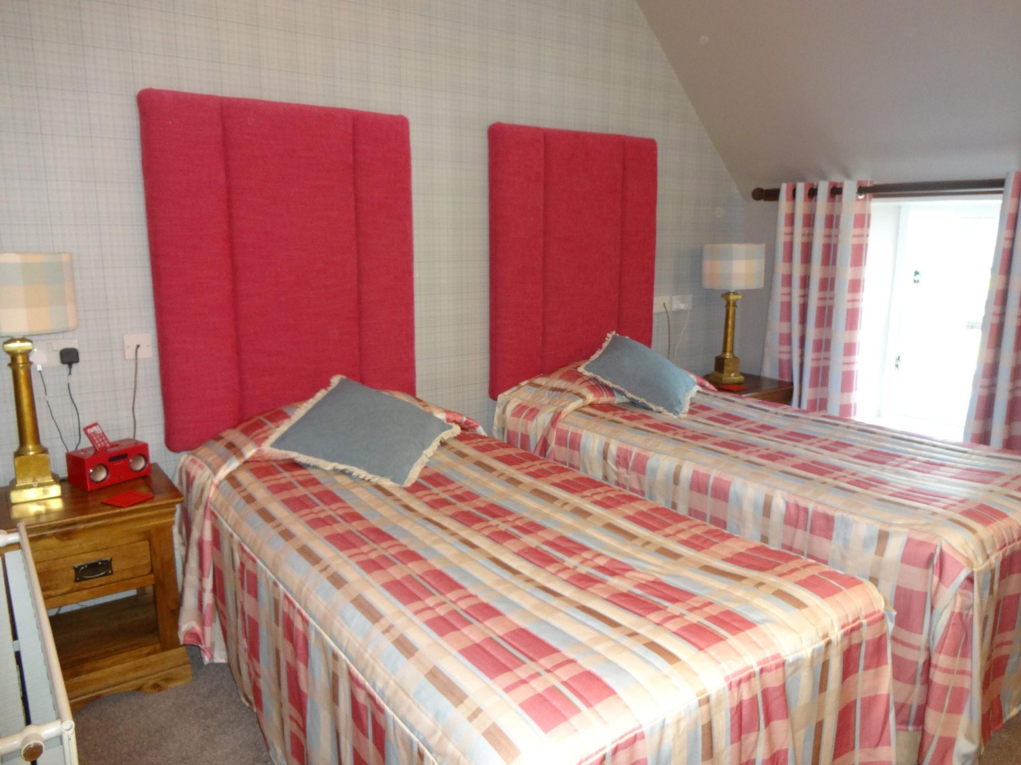 The Commercial Hotel Tarland Екстериор снимка