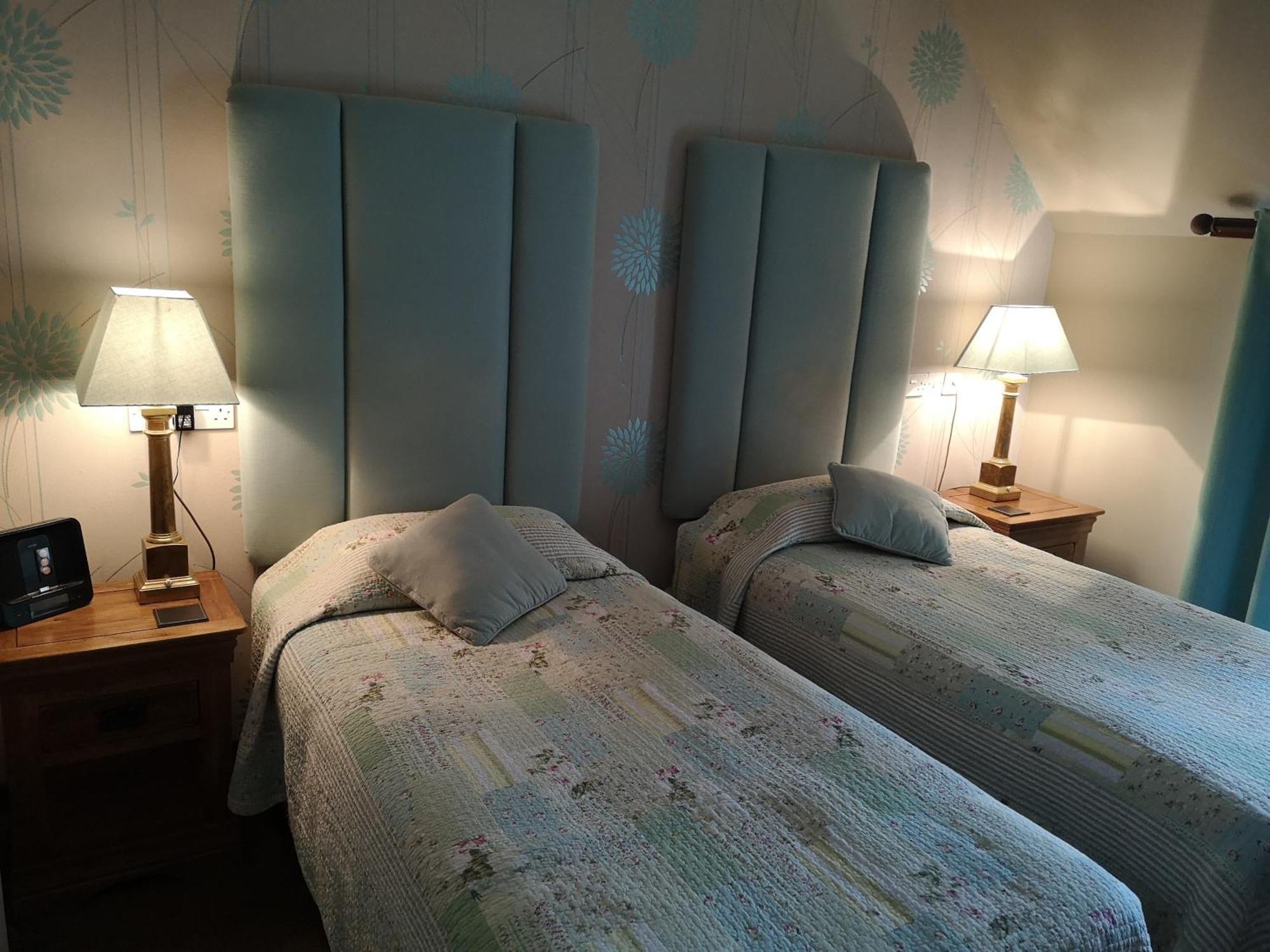 The Commercial Hotel Tarland Стая снимка